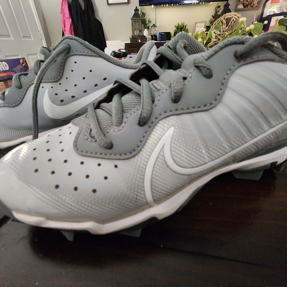 Nike Kids Gray Baseball Cleats